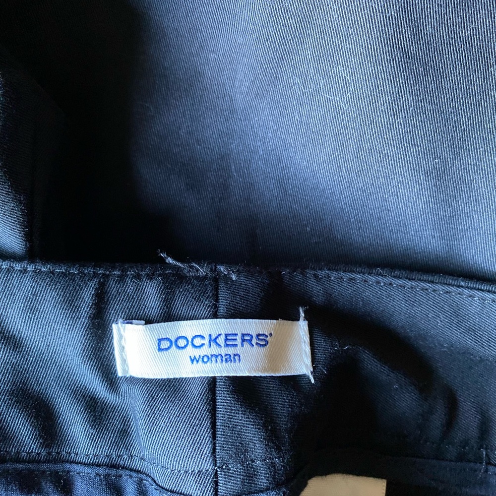 Dockers - Woman’s black (metro bermuda) high rise shorts, Size: 18W - Picture 5 of 7